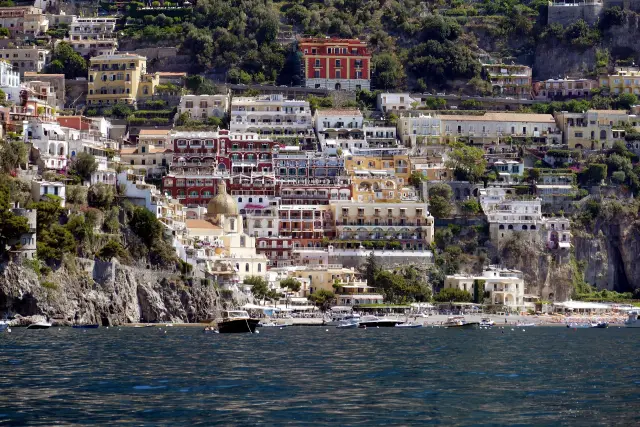 Vista mozzafiato della Costiera Amalfitana, Italia
